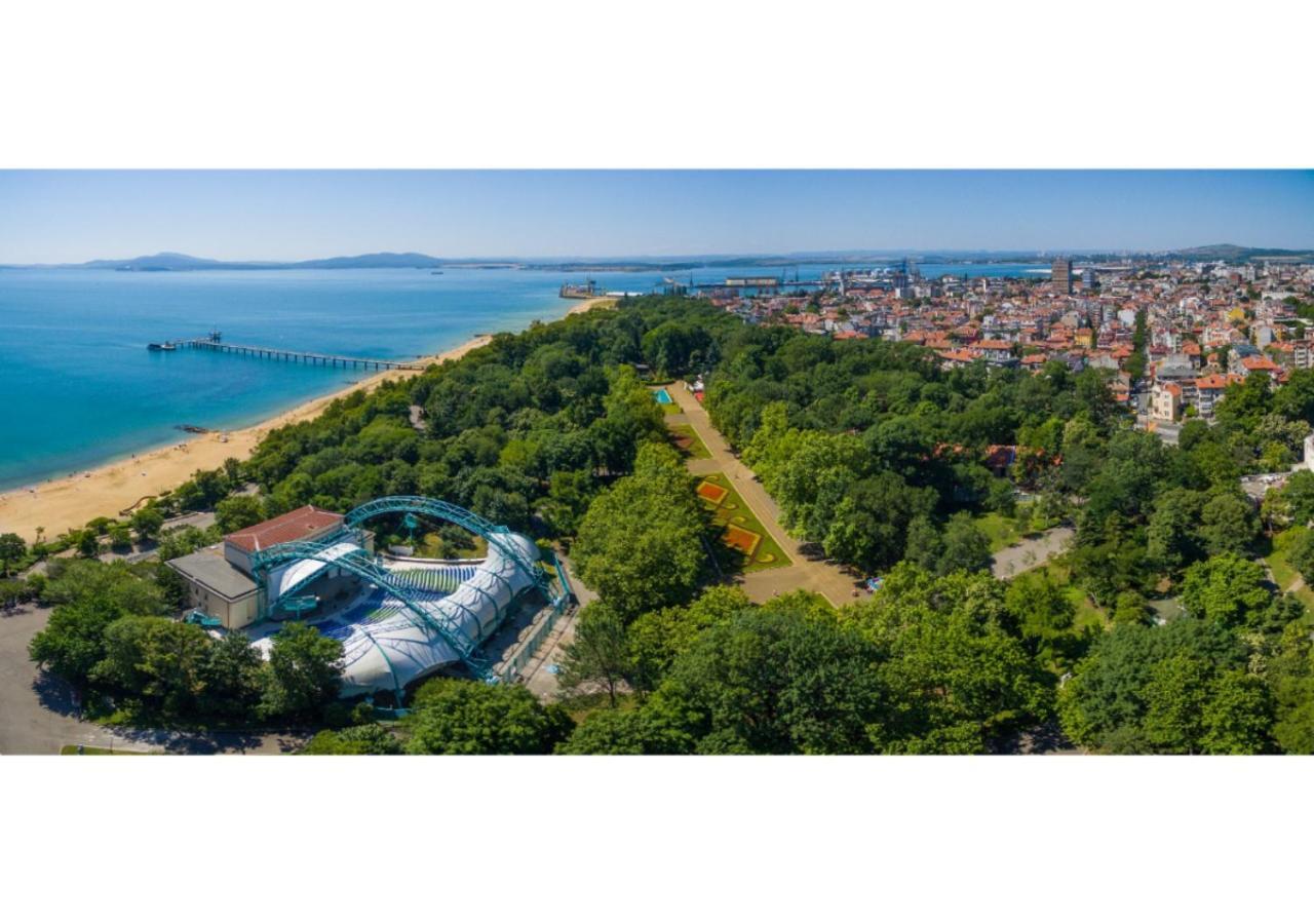 Luxury Apartment On The First Line To The Sea Burgas Ngoại thất bức ảnh